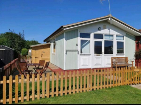 The Salty Sea Dog - Dog friendly and 2 minutes walk to the beautiful, golden beach
